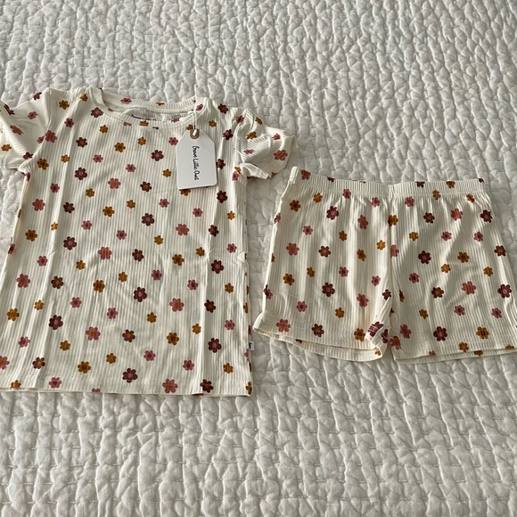 NWT Brave Little Ones Bamboo Rib Floral Short Sleeve and Shorts Pajama Set 4T - Picture 1 of 4